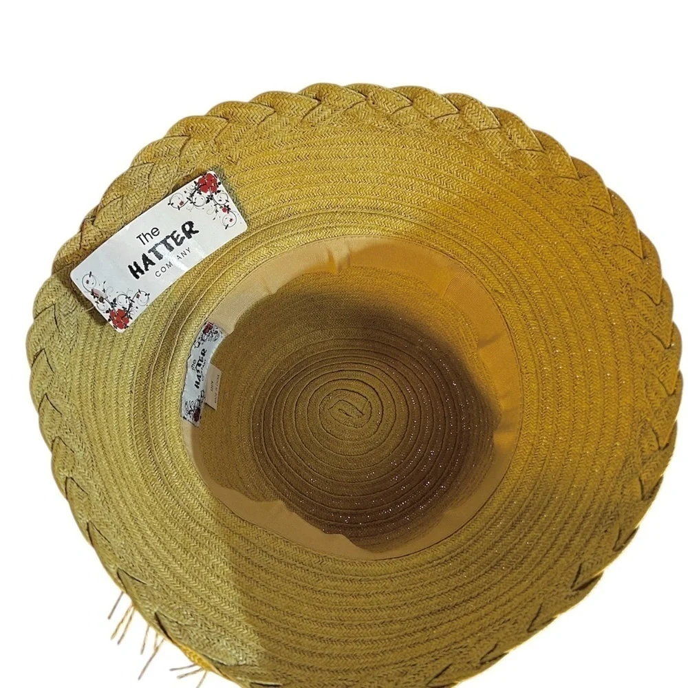 The Hatter Company Tan Straw Kettle brim Cloche Hat. NWT